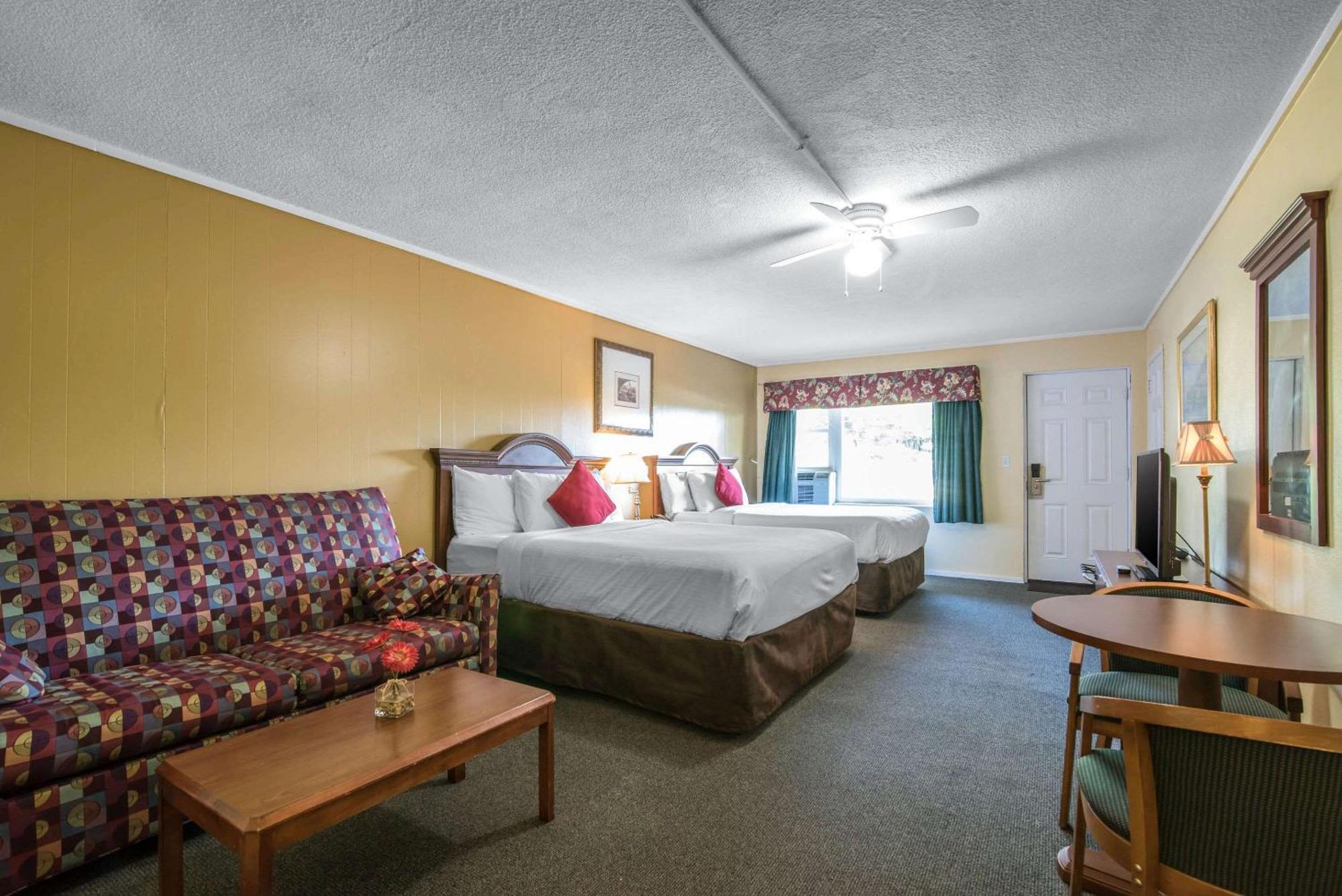 Tiltonlodge Inn & Suites Exterior foto